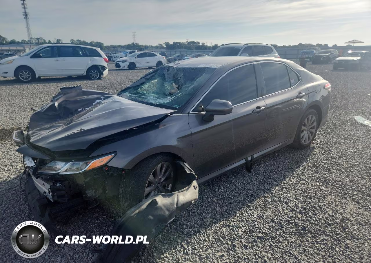 2018 Toyota Camry Le – zdjęcie 1 z 12