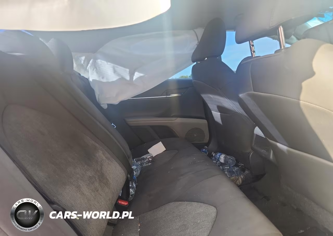 2018 Toyota Camry Le VIN:4T1B11HK3JU145105 - 10