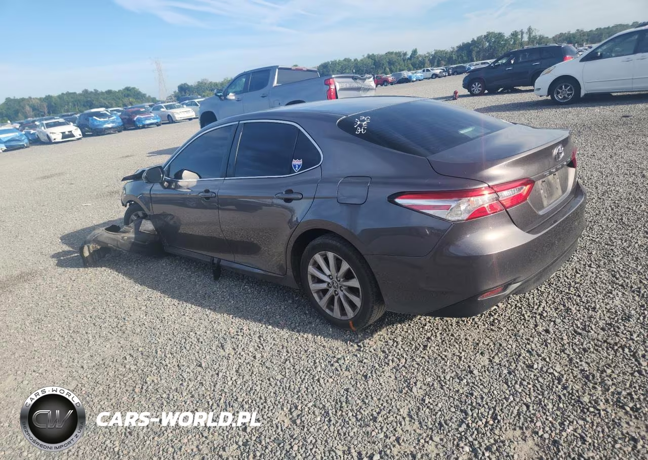 2018 Toyota Camry Le VIN:4T1B11HK3JU145105 - 2