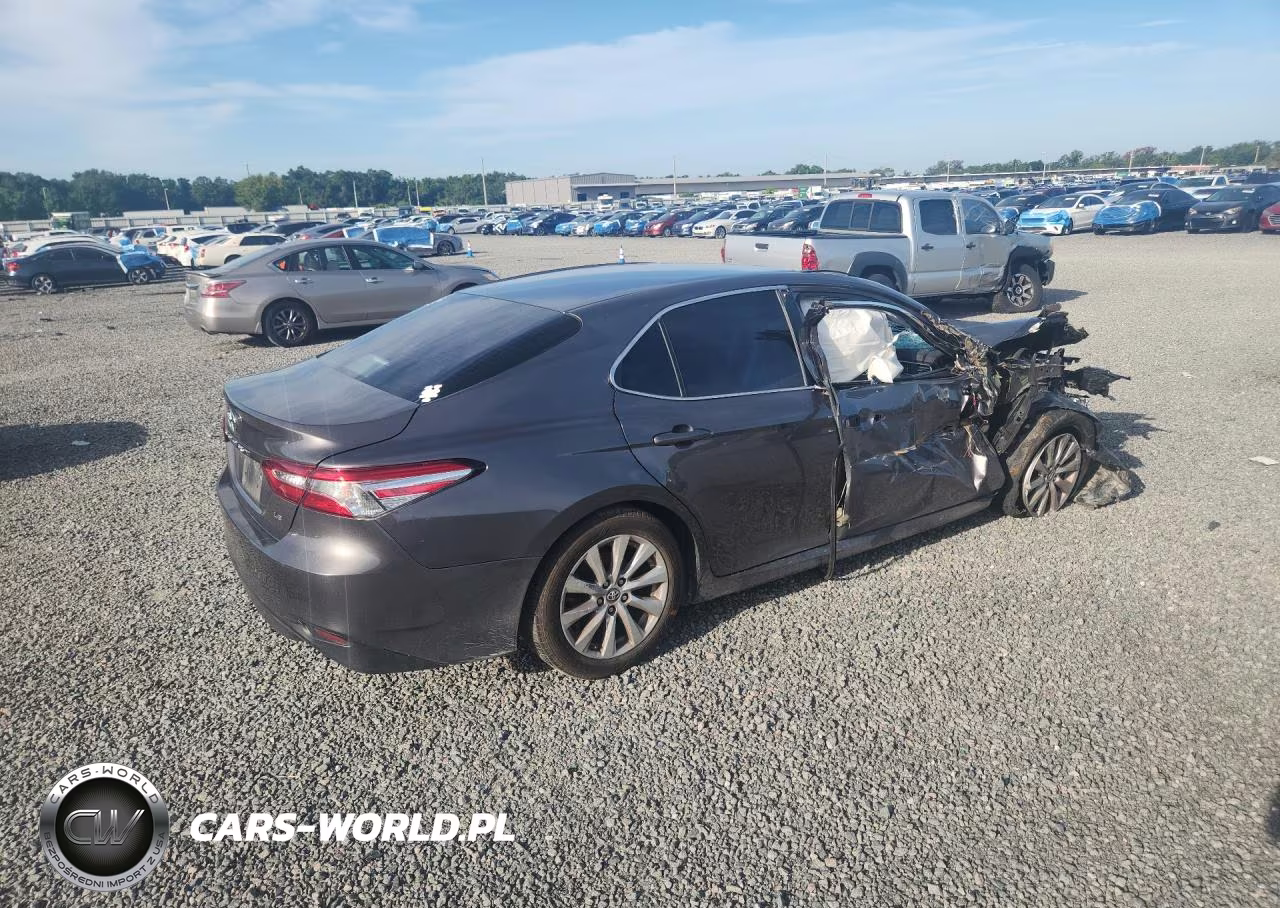 2018 Toyota Camry Le VIN:4T1B11HK3JU145105 - 3