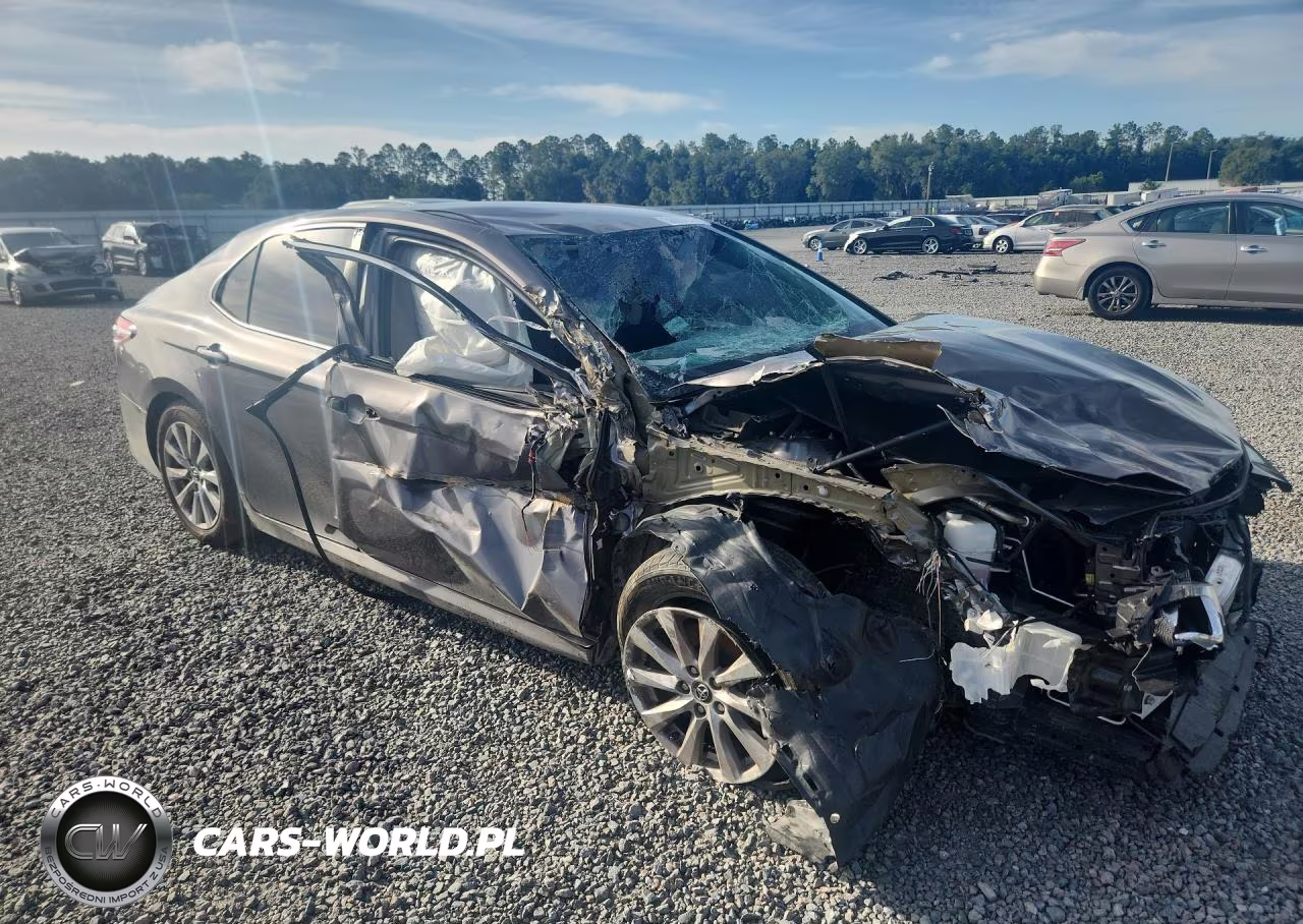 2018 Toyota Camry Le VIN:4T1B11HK3JU145105 - 4