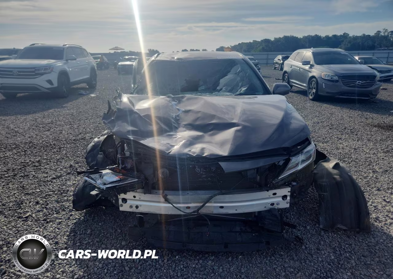 2018 Toyota Camry Le VIN:4T1B11HK3JU145105 - 5