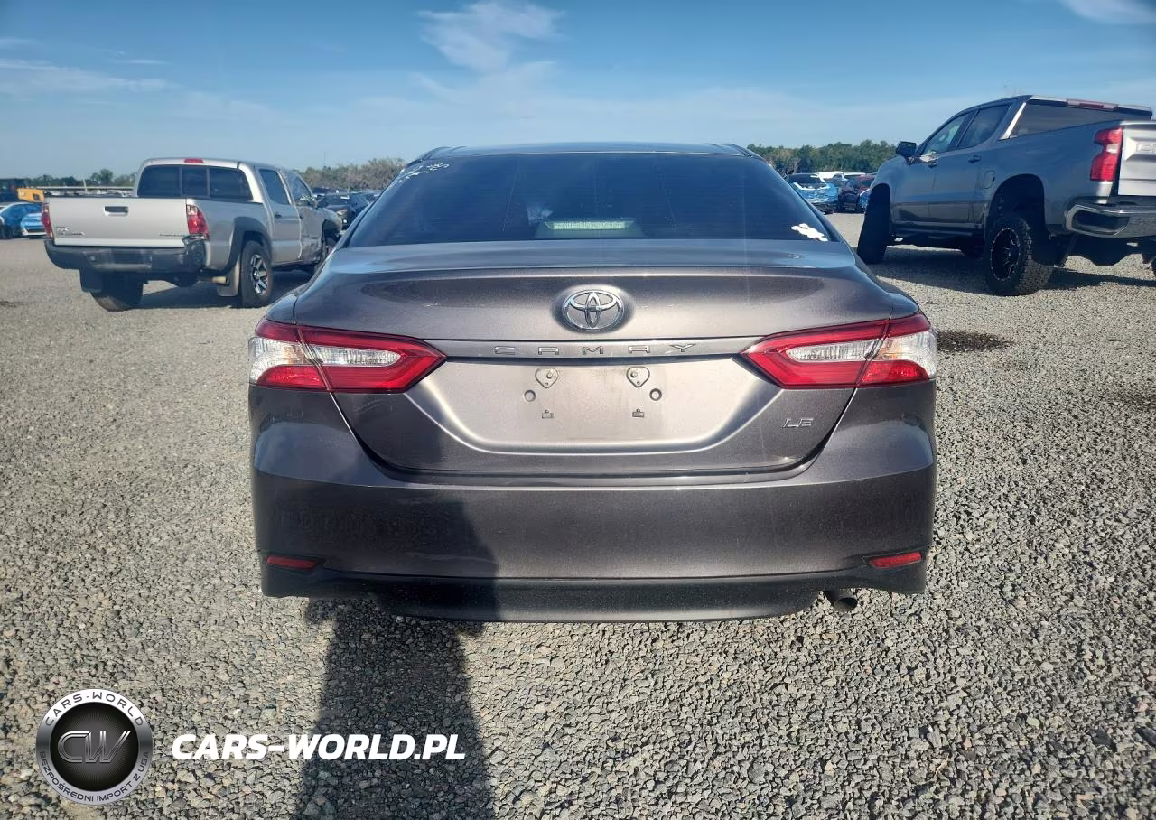2018 Toyota Camry Le VIN:4T1B11HK3JU145105 - 6