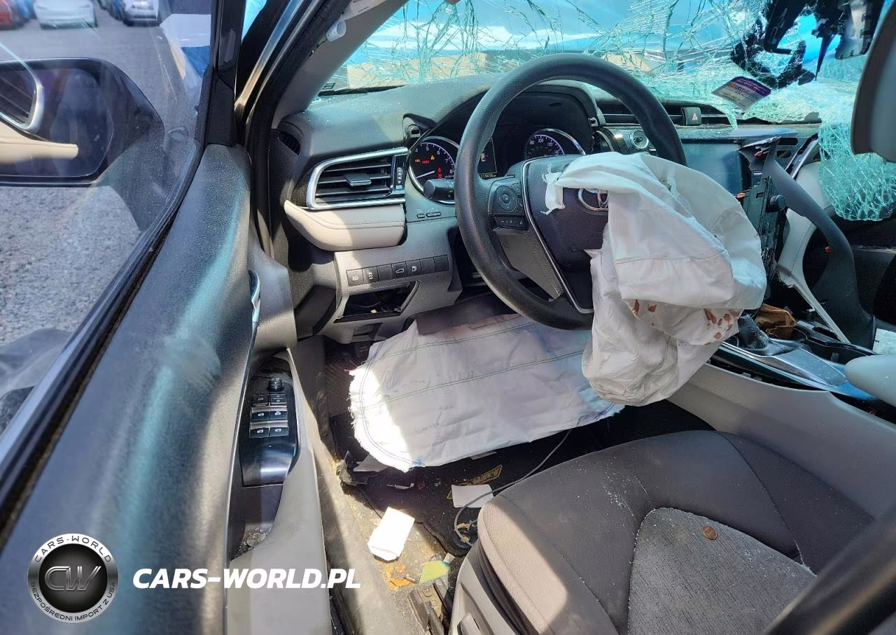 2018 Toyota Camry Le VIN:4T1B11HK3JU145105 - 8