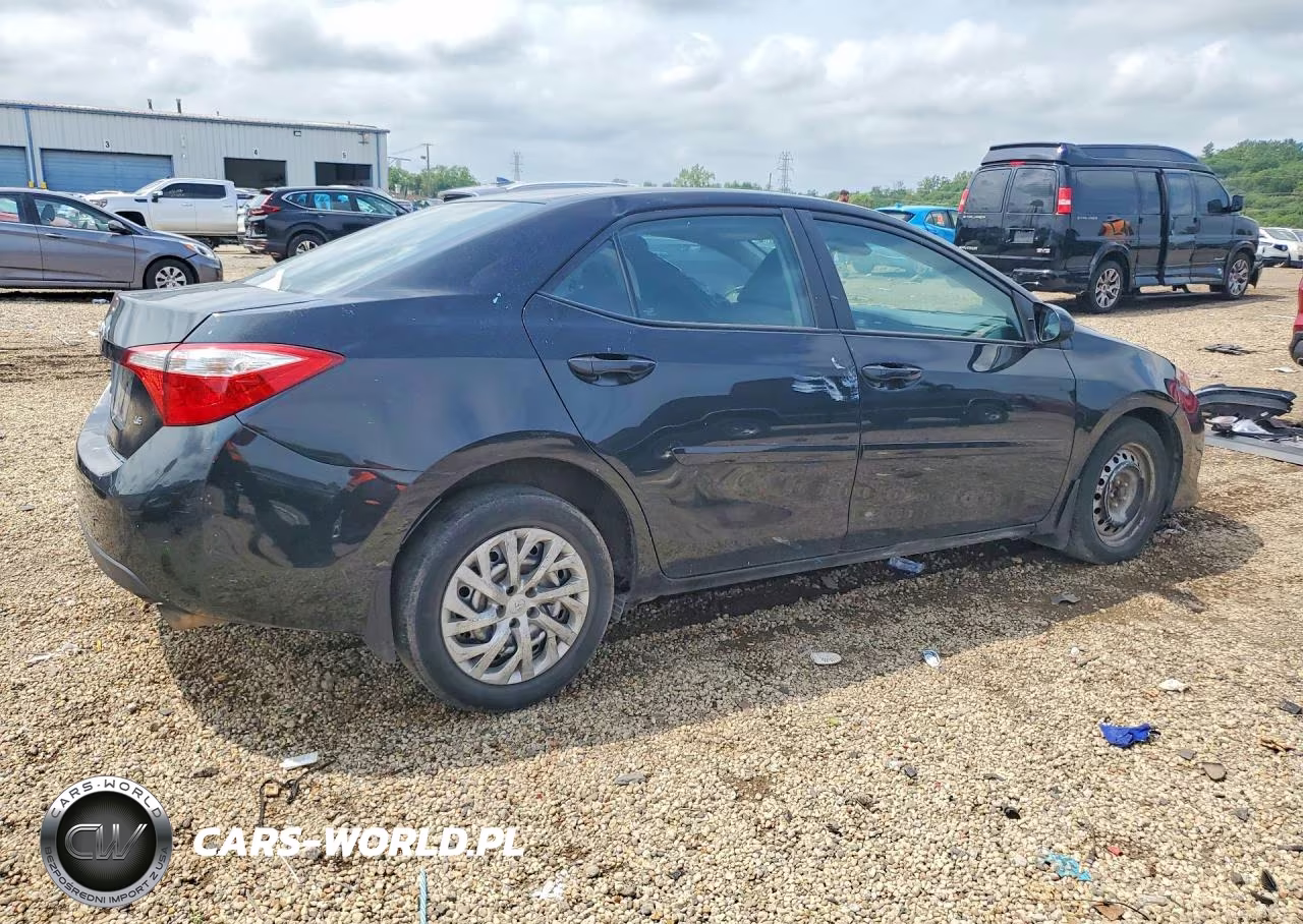 2018 Toyota Corolla Le VIN:2T1BURHE6JC048031 - 3