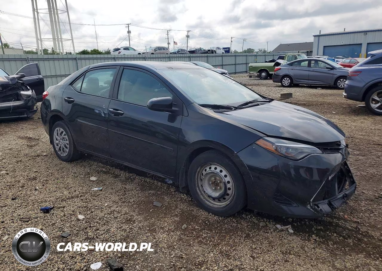 2018 Toyota Corolla Le VIN:2T1BURHE6JC048031 - 4