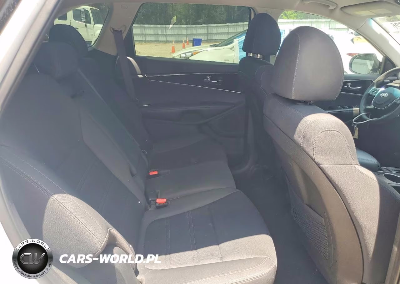 2020 Kia Sorento S VIN:5XYPG4A51LG690562 - 10