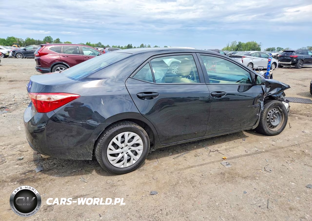2018 Toyota Corolla Le VIN:2T1BURHE7JC040181 - 3
