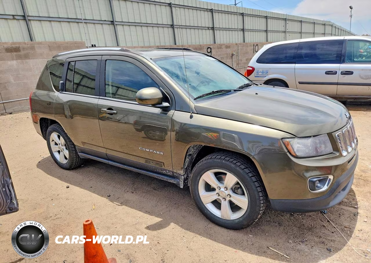 2015 Jeep Compass Latitude VIN:1C4NJCEA1FD191547 - 4