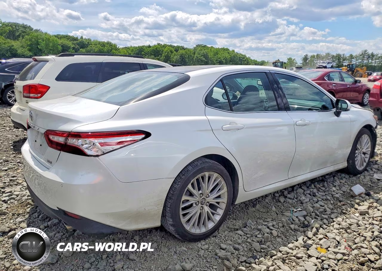 2018 Toyota Camry Xle VIN:4T1B11HK7JU074586 - 3