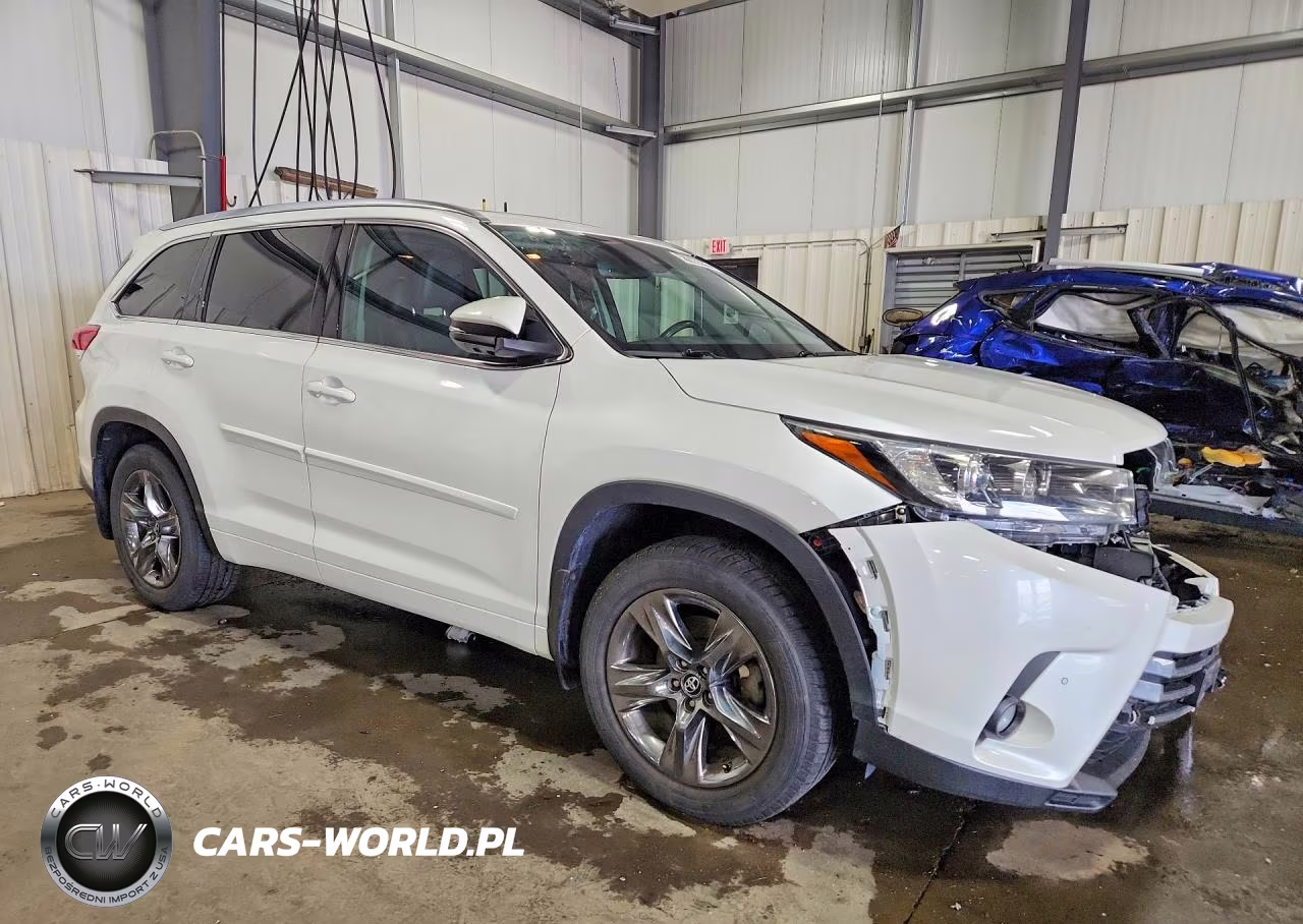 2018 Toyota Highlander Limited Platinum VIN:5TDDZRFH6JS814080 - 4