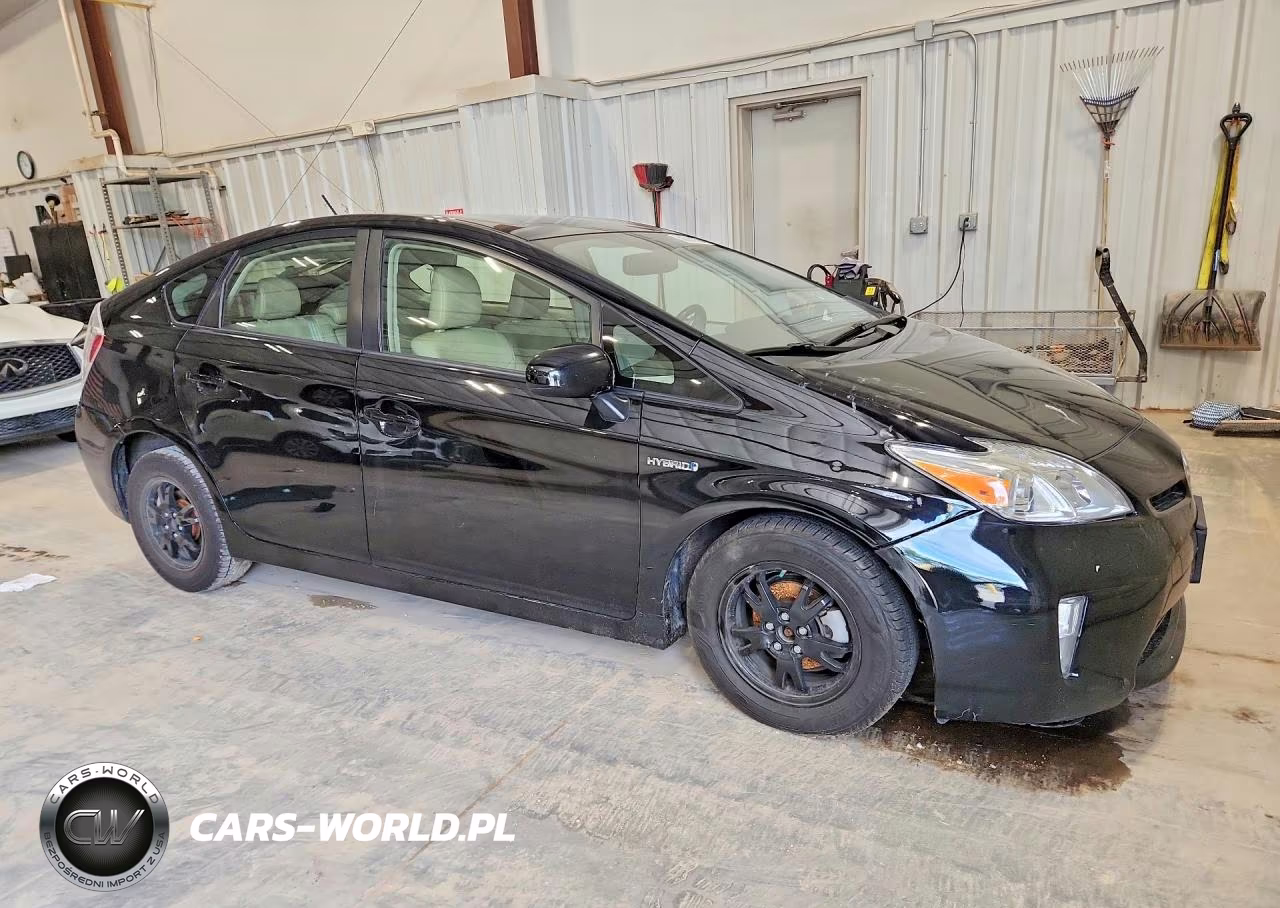2014 Toyota Prius Four VIN:JTDKN3DU6E0357652 - 4
