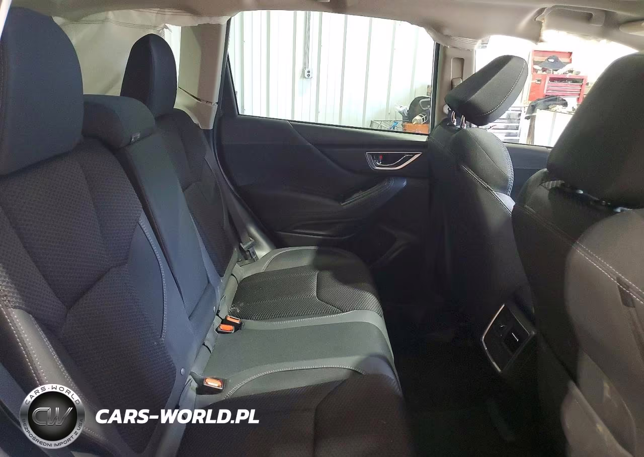 2023 Subaru Forester Premium VIN:JF2SKADC8PH513359 - 11
