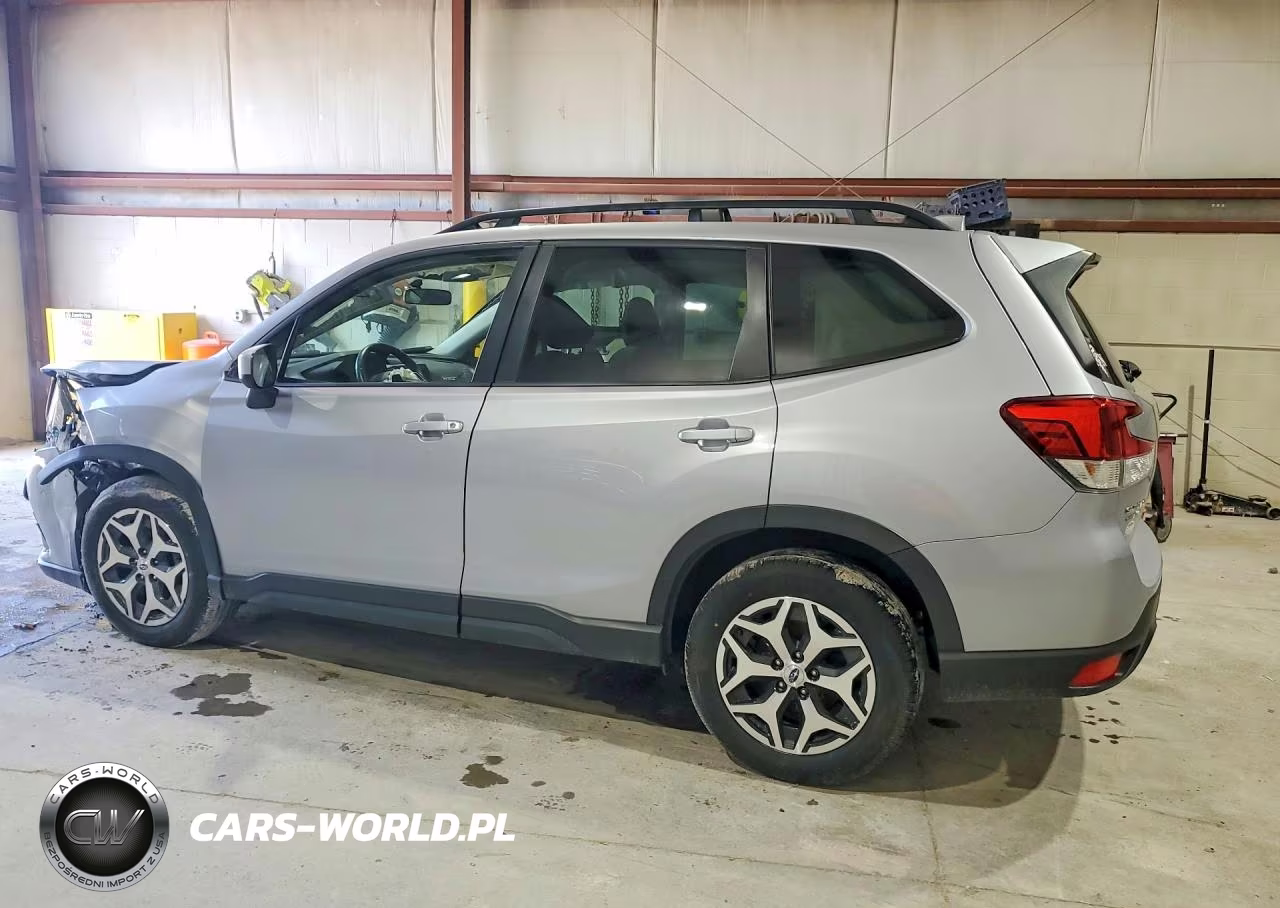 2023 Subaru Forester Premium VIN:JF2SKADC8PH513359 - 2