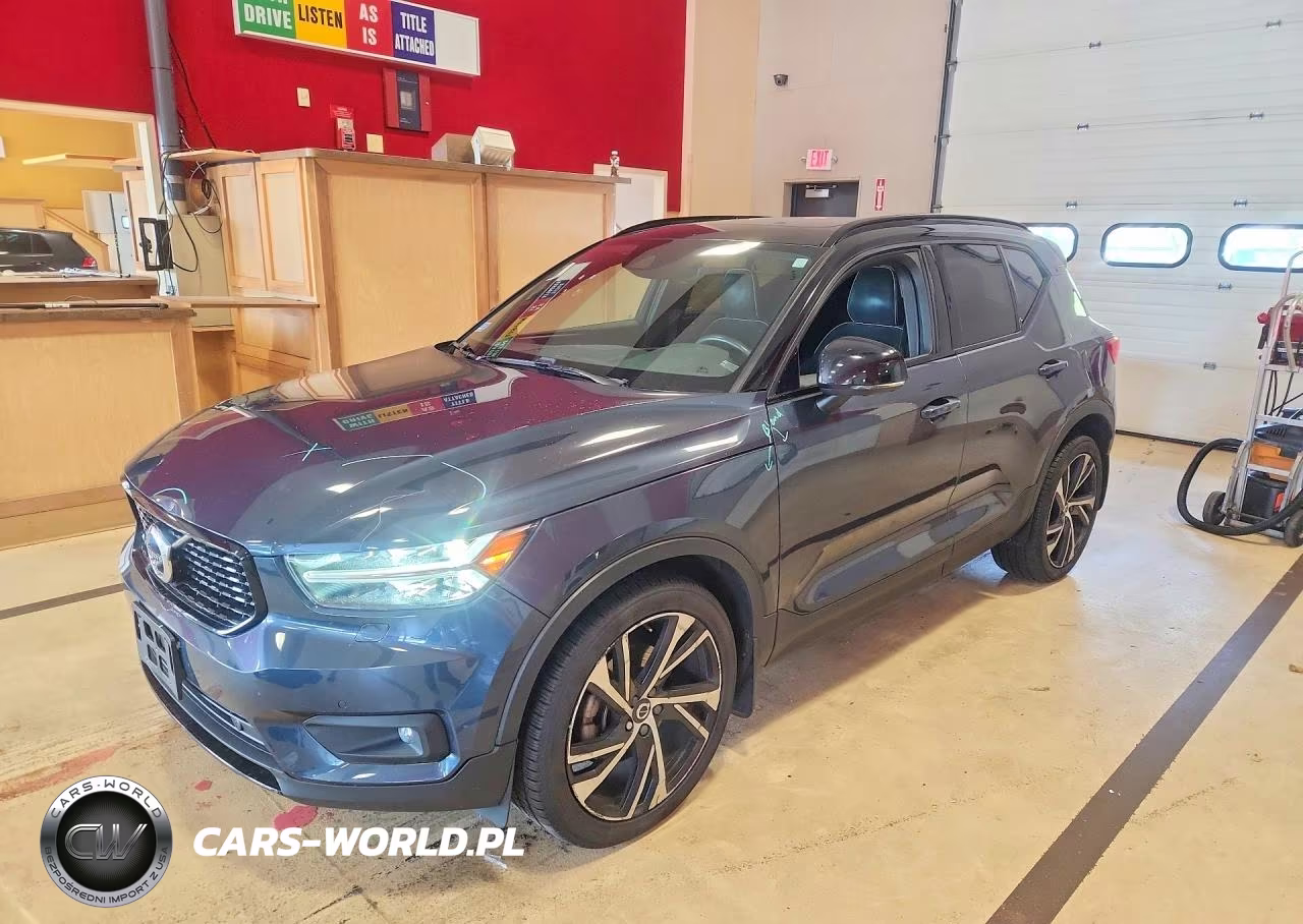 2022 Volvo Xc40 T5 R-Design