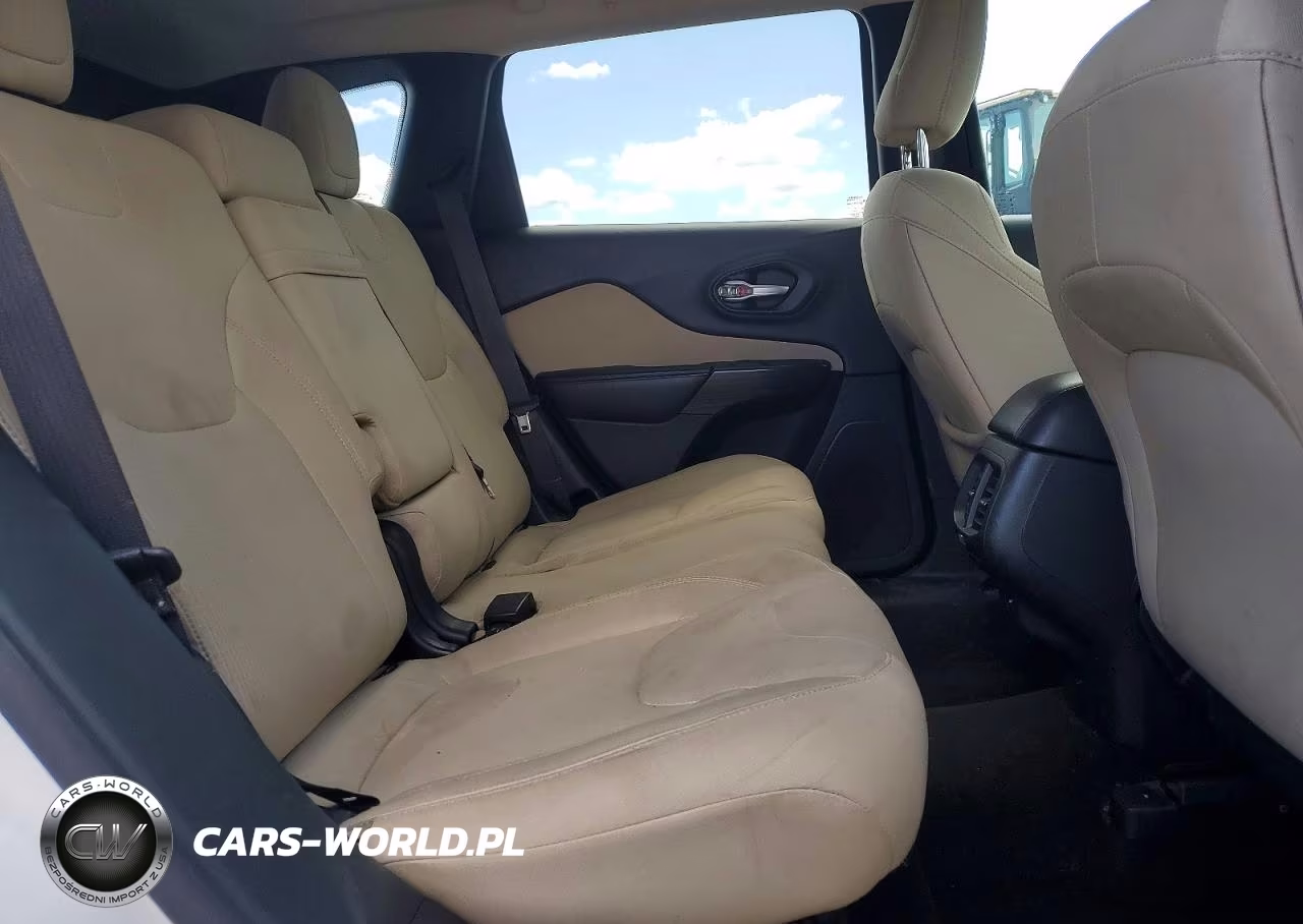 2015 Jeep Cherokee Latitude VIN:1C4PJMCS7FW725858 - 11