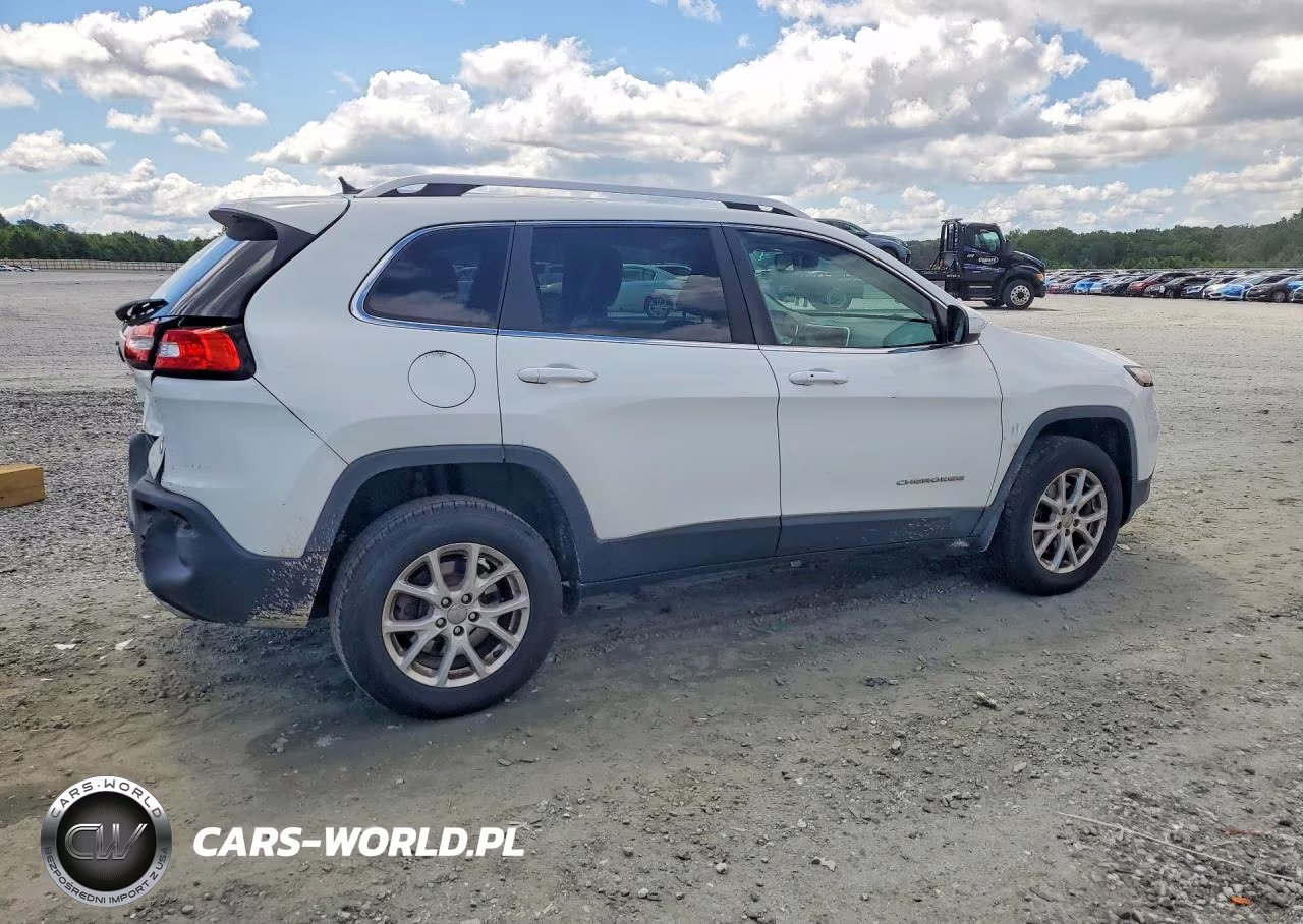 2015 Jeep Cherokee Latitude VIN:1C4PJMCS7FW725858 - 3