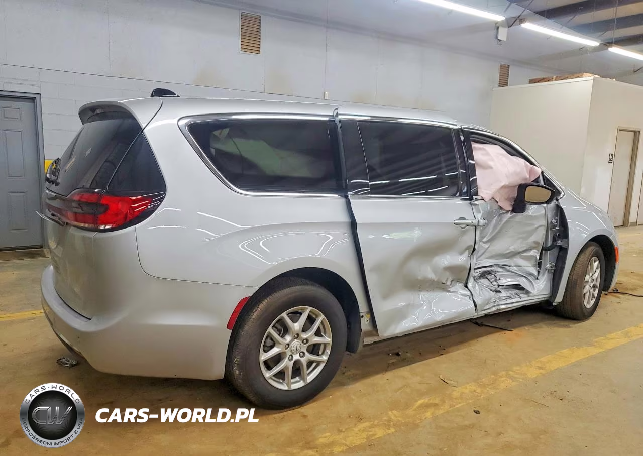 2026 Chrysler Pacifica Select VIN:2C4RC1BG5TR239892 - 3