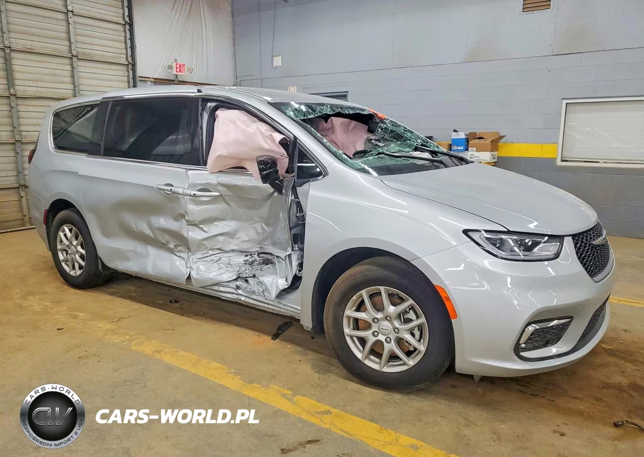 2026 Chrysler Pacifica Select VIN:2C4RC1BG5TR239892 - 4