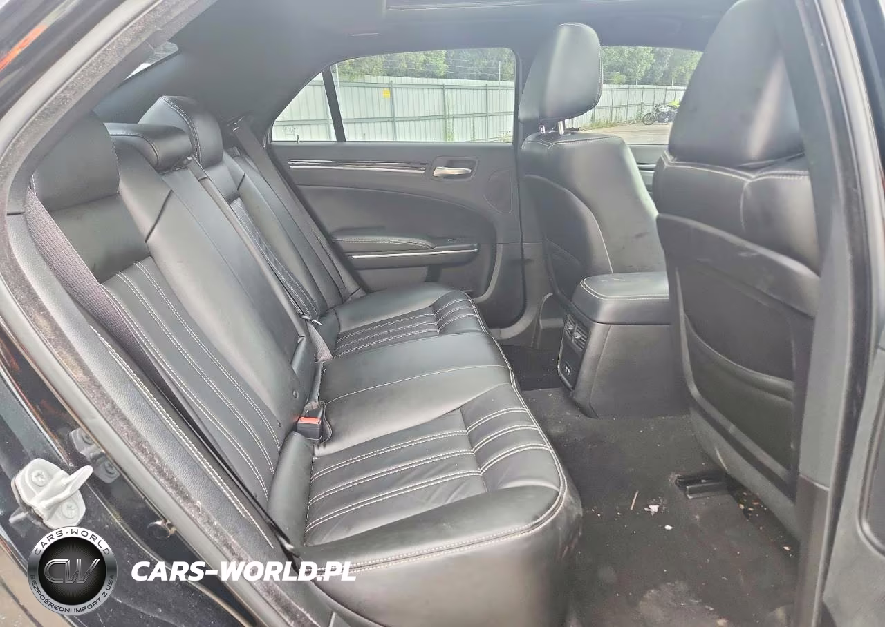 2022 Chrysler 300 S VIN:2C3CCABG7NH146908 - 10