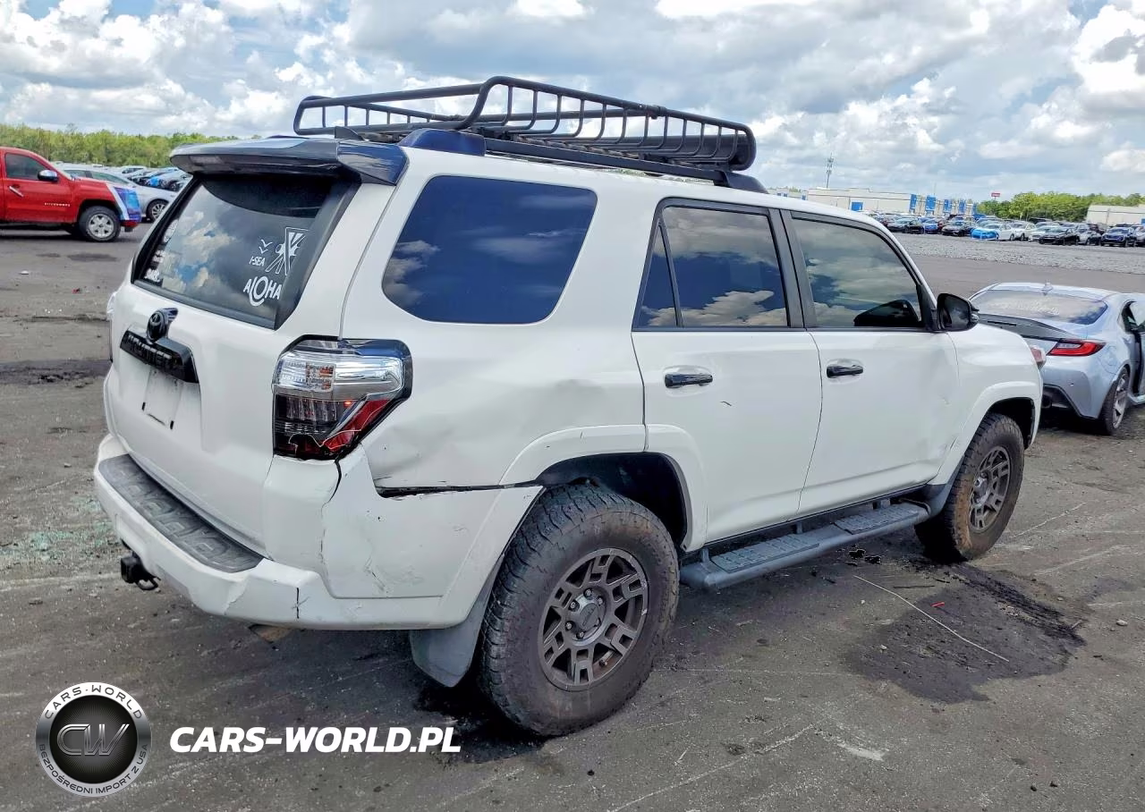 2020 Toyota 4Runner Venture Edition VIN:JTEBU5JR1L5761193 - 3