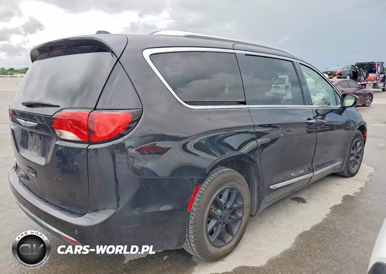 2020 Chrysler Pacifica Touring L VIN:2C4RC1BG6LR268902 - 3