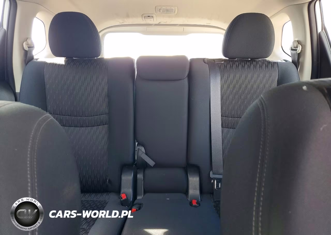 2018 Nissan Rogue S VIN:5N1AT2MV7JC790325 - 10