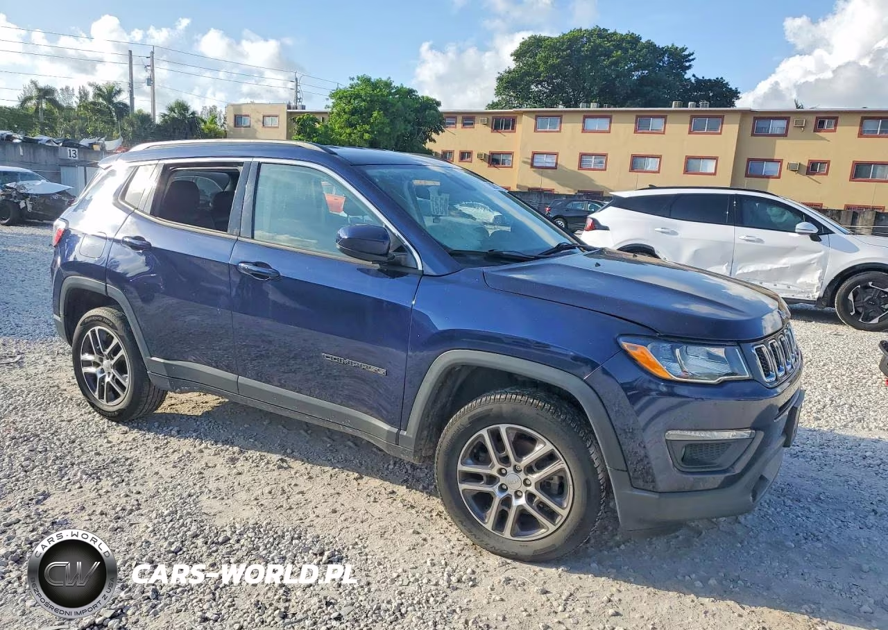 2019 Jeep Compass Latitude VIN:3C4NJDBB6KT652863 - 4