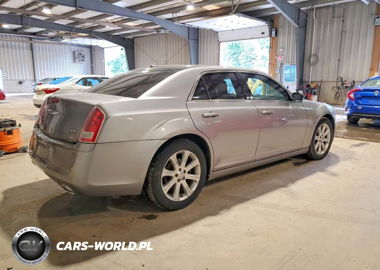2013 Chrysler 300 S VIN:2C3CCAGT5DH590308 - 3