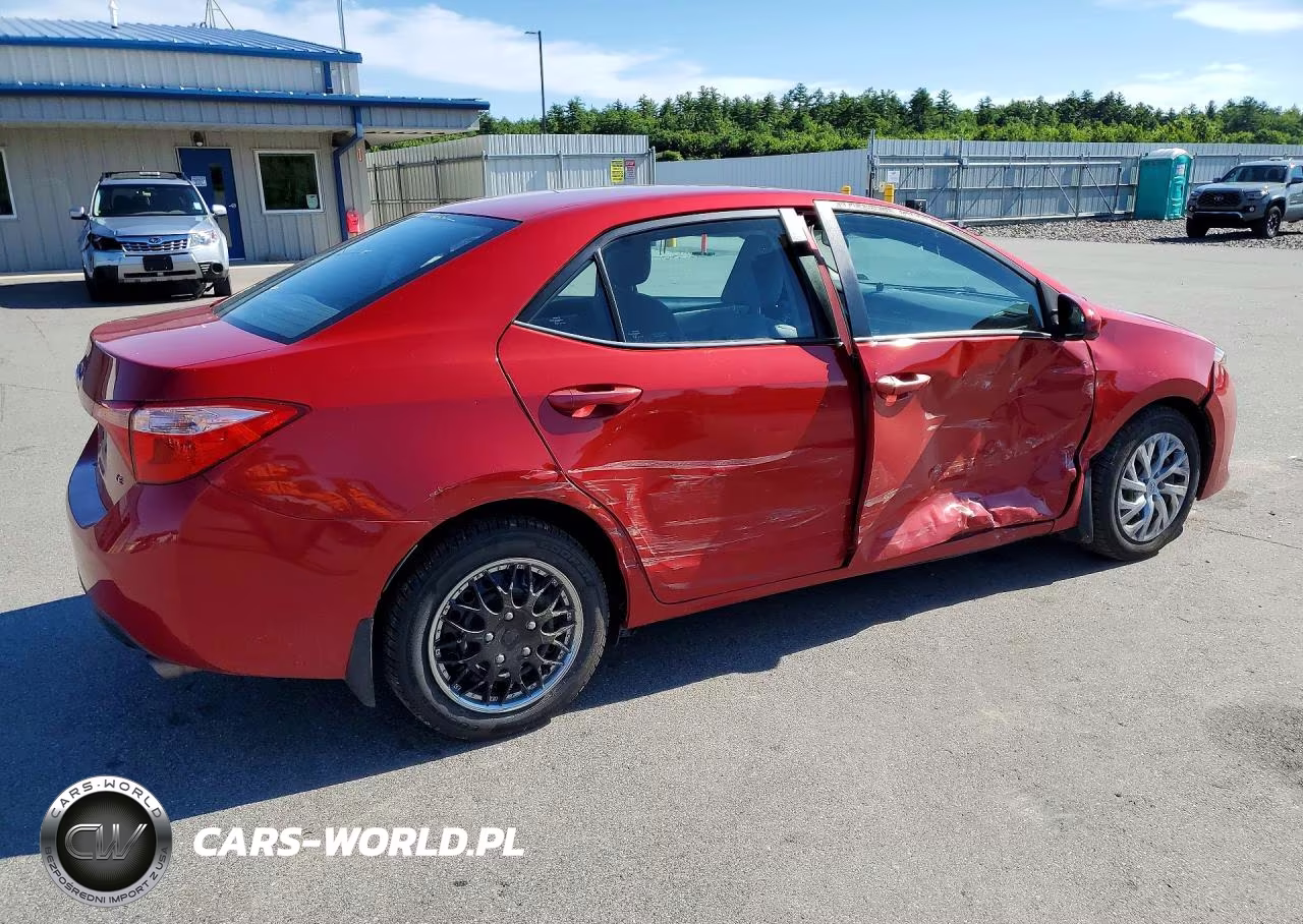 2018 Toyota Corolla Le VIN:2T1BURHE1JC018063 - 3
