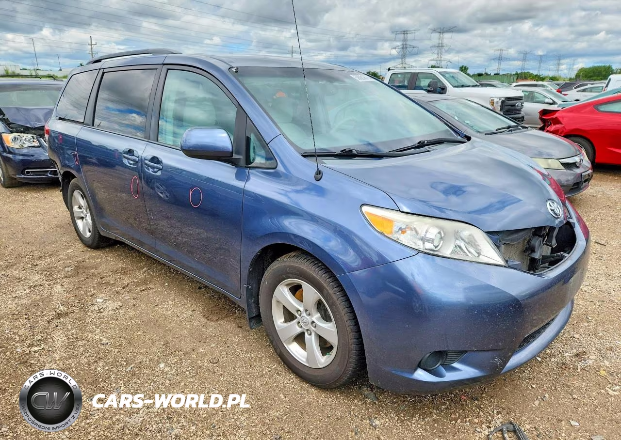 2013 Toyota Sienna Le VIN:5TDKK3DC5DS355628 - 4