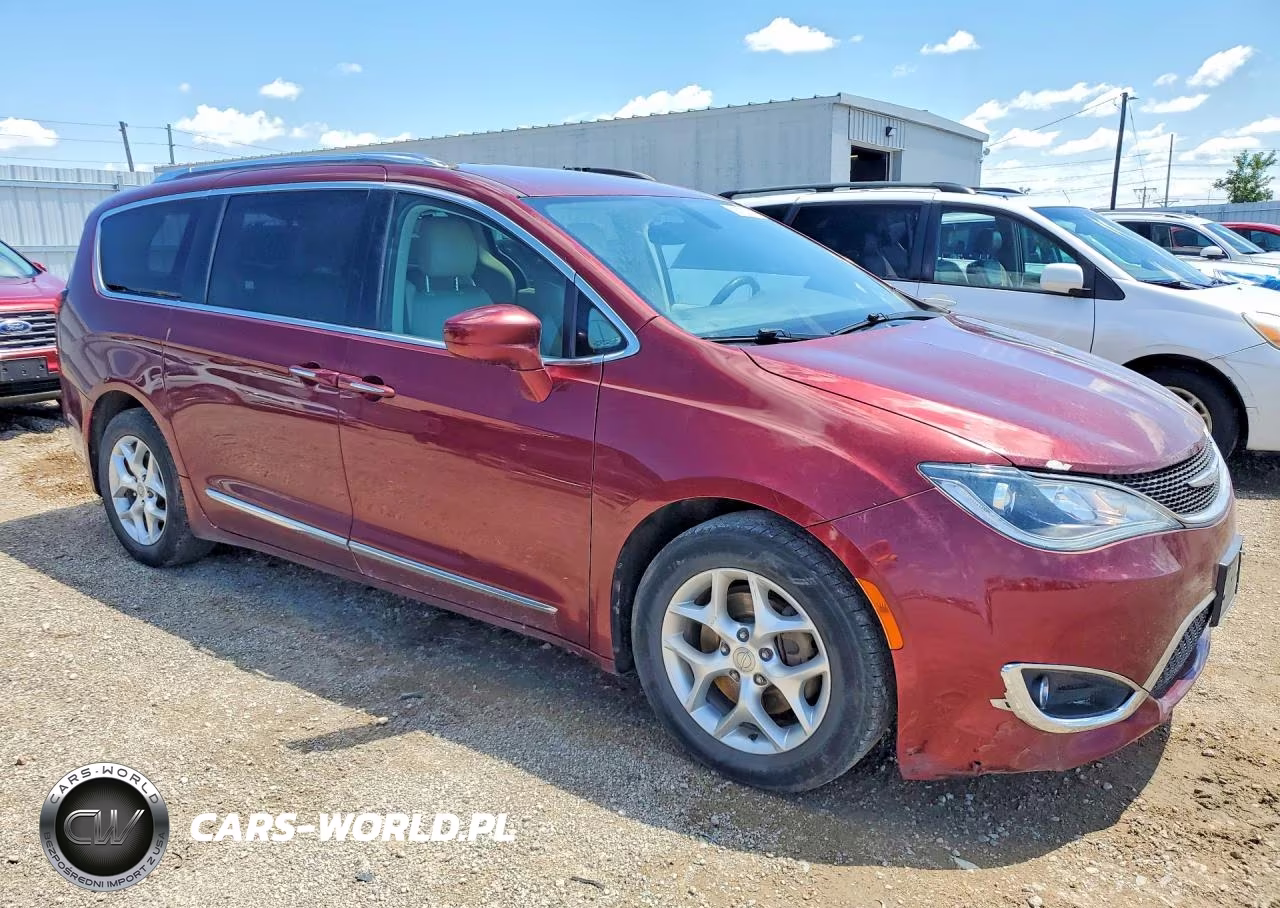 2017 Chrysler Pacifica Touring L Plus VIN:2C4RC1EG6HR763930 - 4