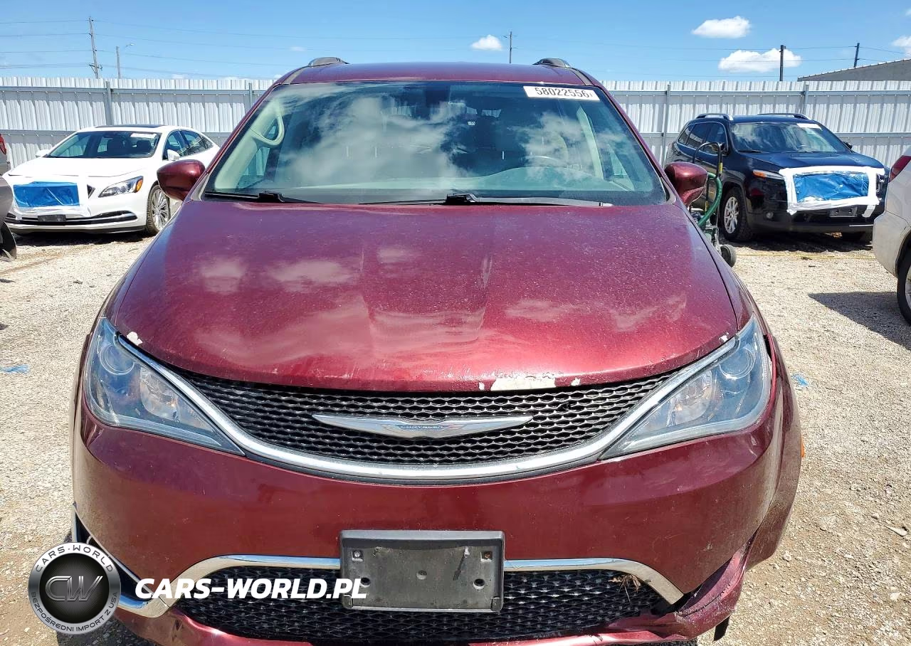 2017 Chrysler Pacifica Touring L Plus VIN:2C4RC1EG6HR763930 - 5