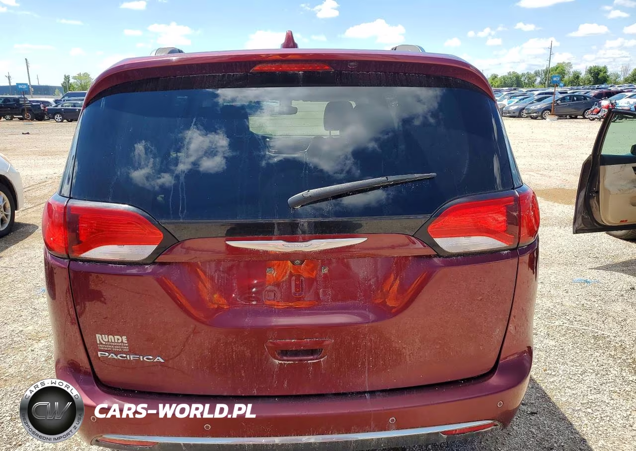 2017 Chrysler Pacifica Touring L Plus VIN:2C4RC1EG6HR763930 - 6