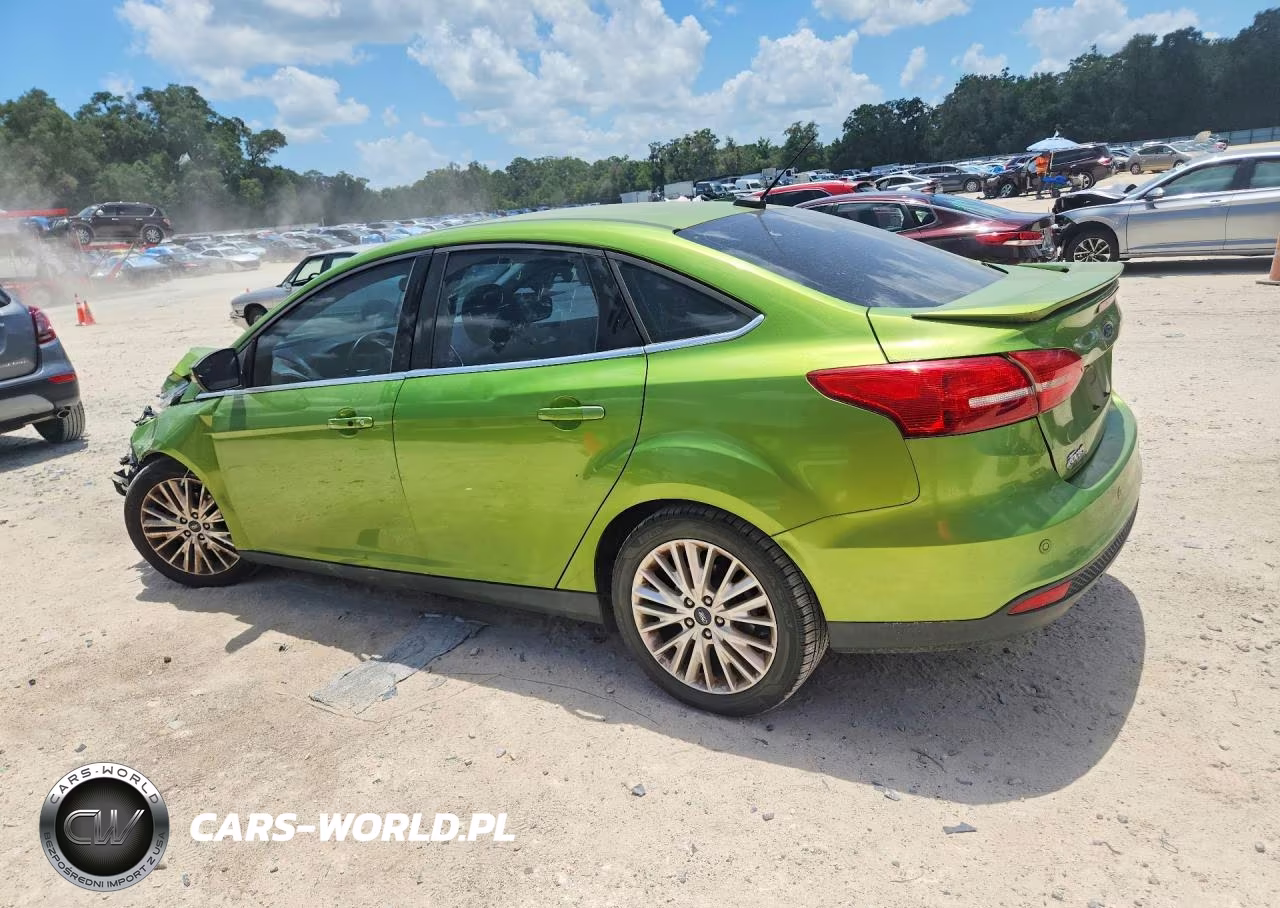 2018 Ford Focus Titanium VIN:1FADP3J2XJL294754 - 2
