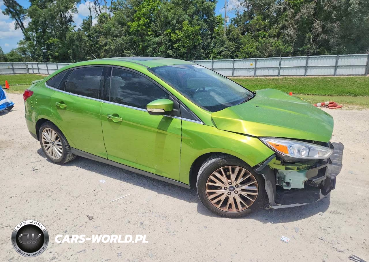 2018 Ford Focus Titanium VIN:1FADP3J2XJL294754 - 4