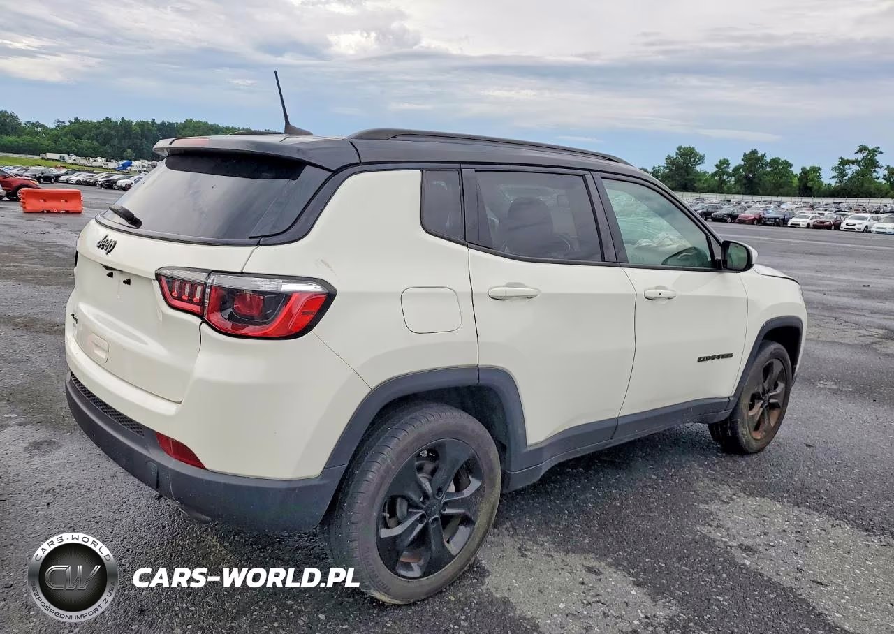 2018 Jeep Compass Latitude VIN:3C4NJDBBXJT304448 - 3