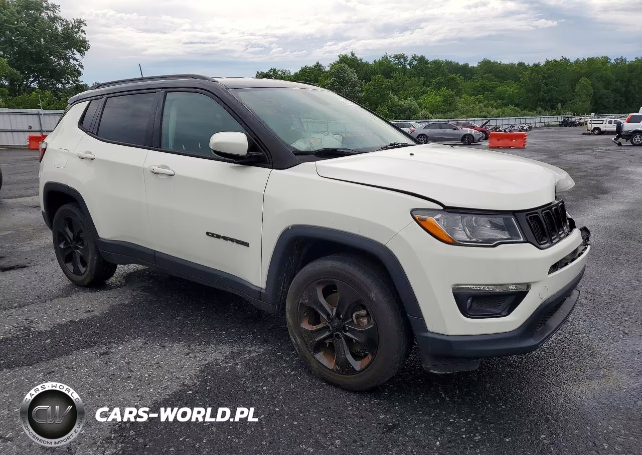 2018 Jeep Compass Latitude VIN:3C4NJDBBXJT304448 - 4