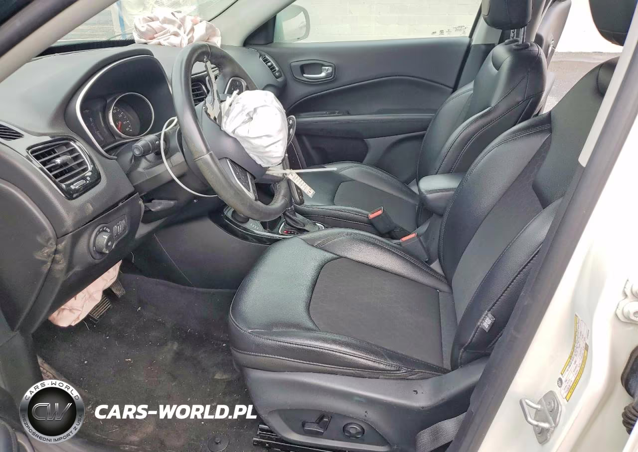 2018 Jeep Compass Latitude VIN:3C4NJDBBXJT304448 - 7