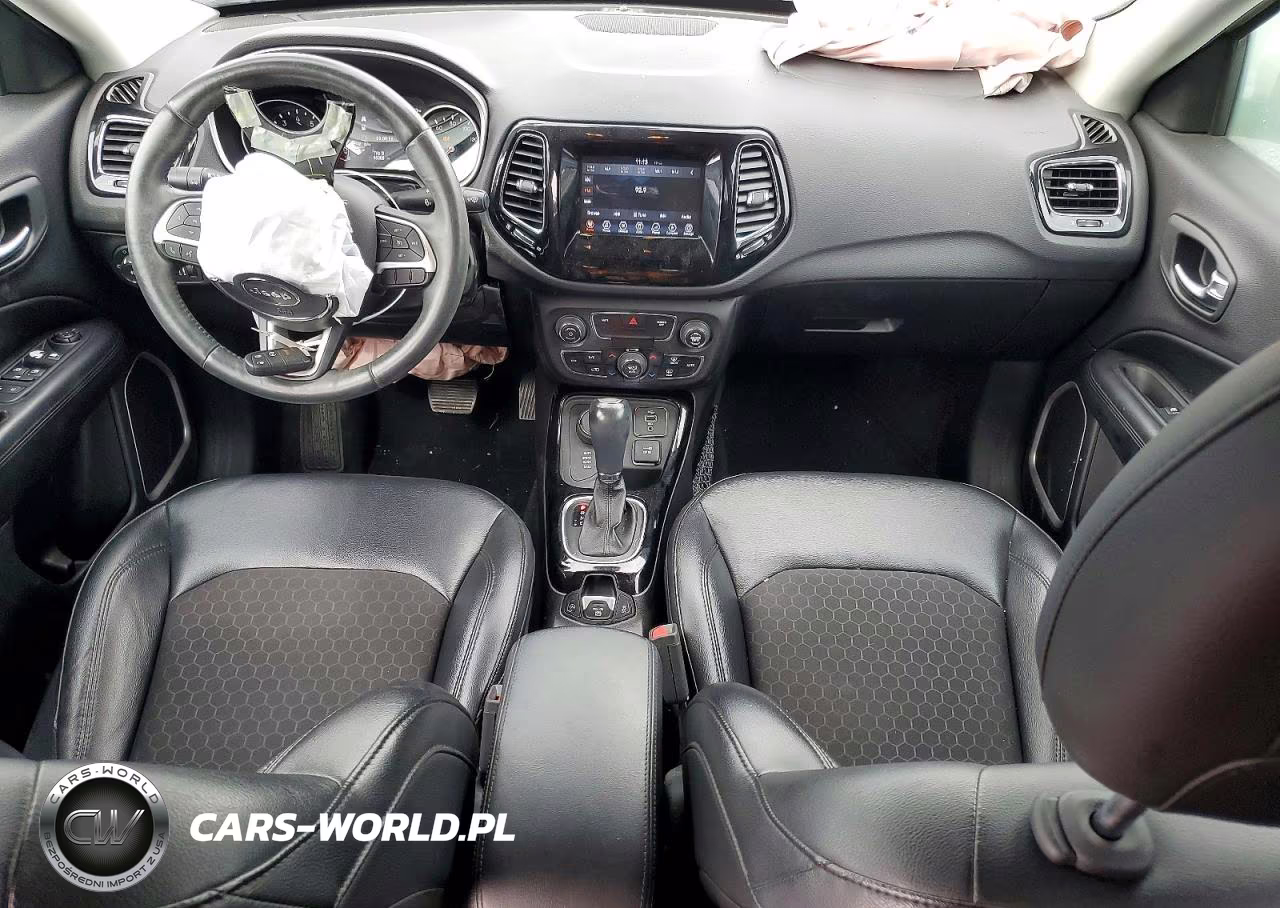 2018 Jeep Compass Latitude VIN:3C4NJDBBXJT304448 - 8
