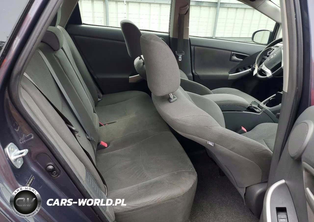 2011 Toyota Prius Three VIN:JTDKN3DUXB0319174 - 10