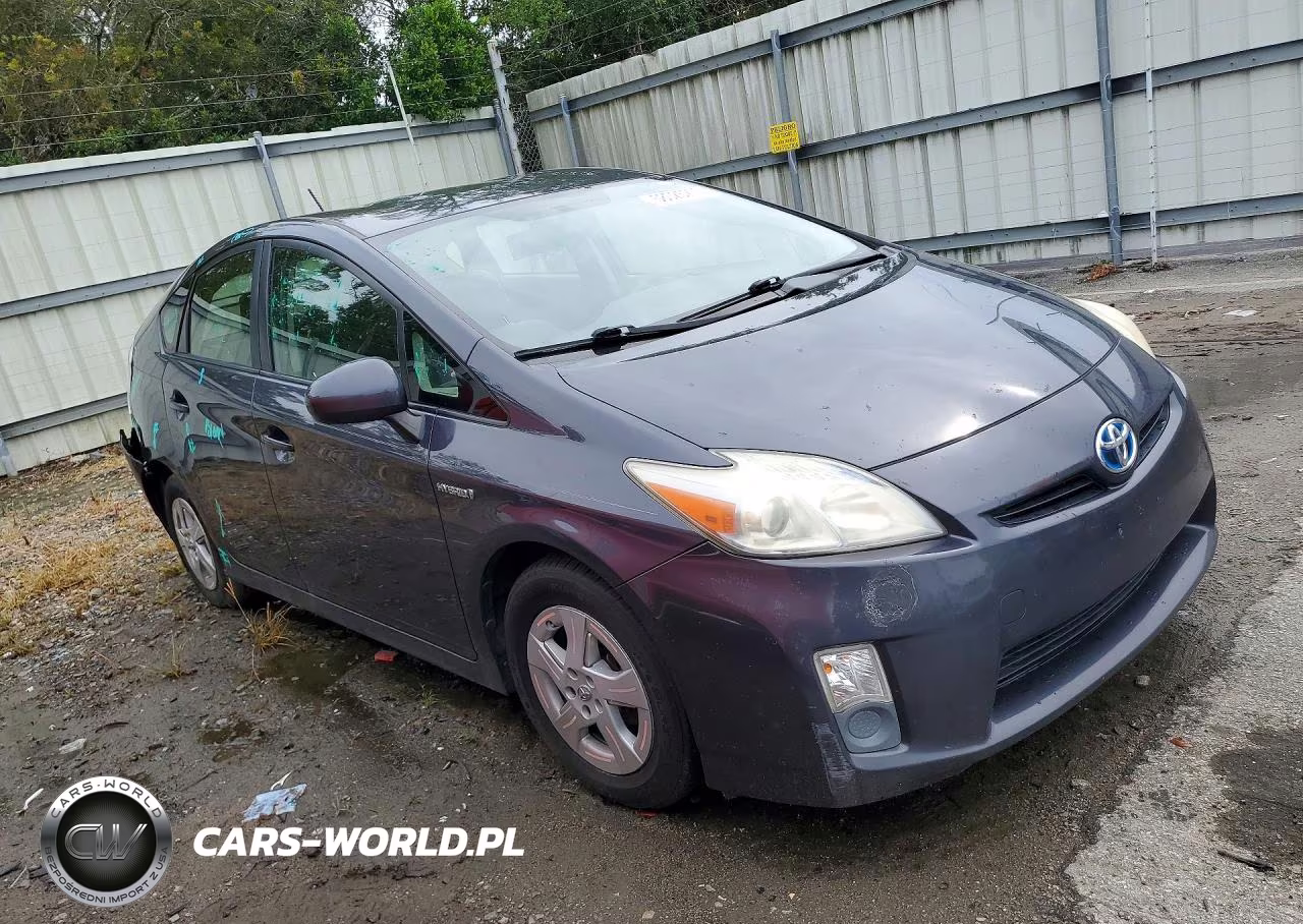 2011 Toyota Prius Three VIN:JTDKN3DUXB0319174 - 4