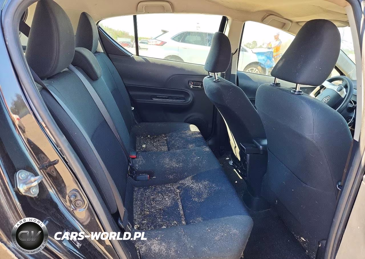 2015 Toyota Prius C Two VIN:JTDKDTB32F1104577 - 10