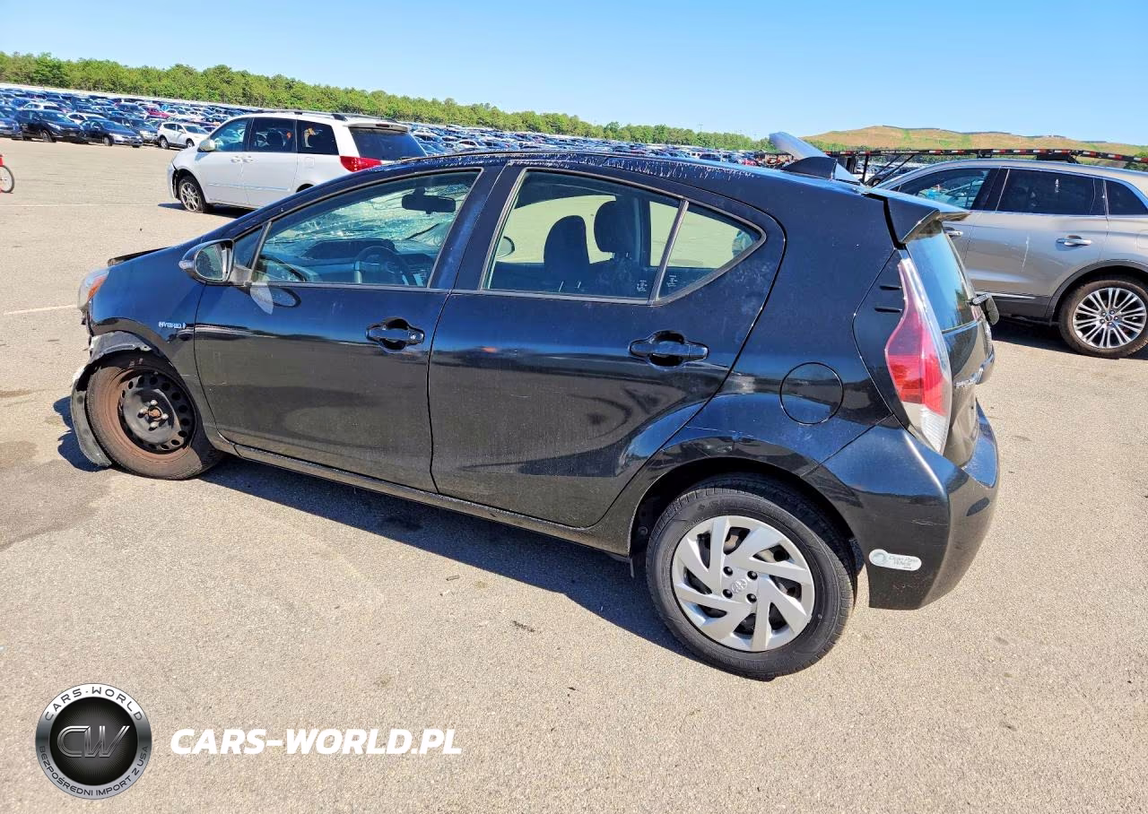 2015 Toyota Prius C Two VIN:JTDKDTB32F1104577 - 2
