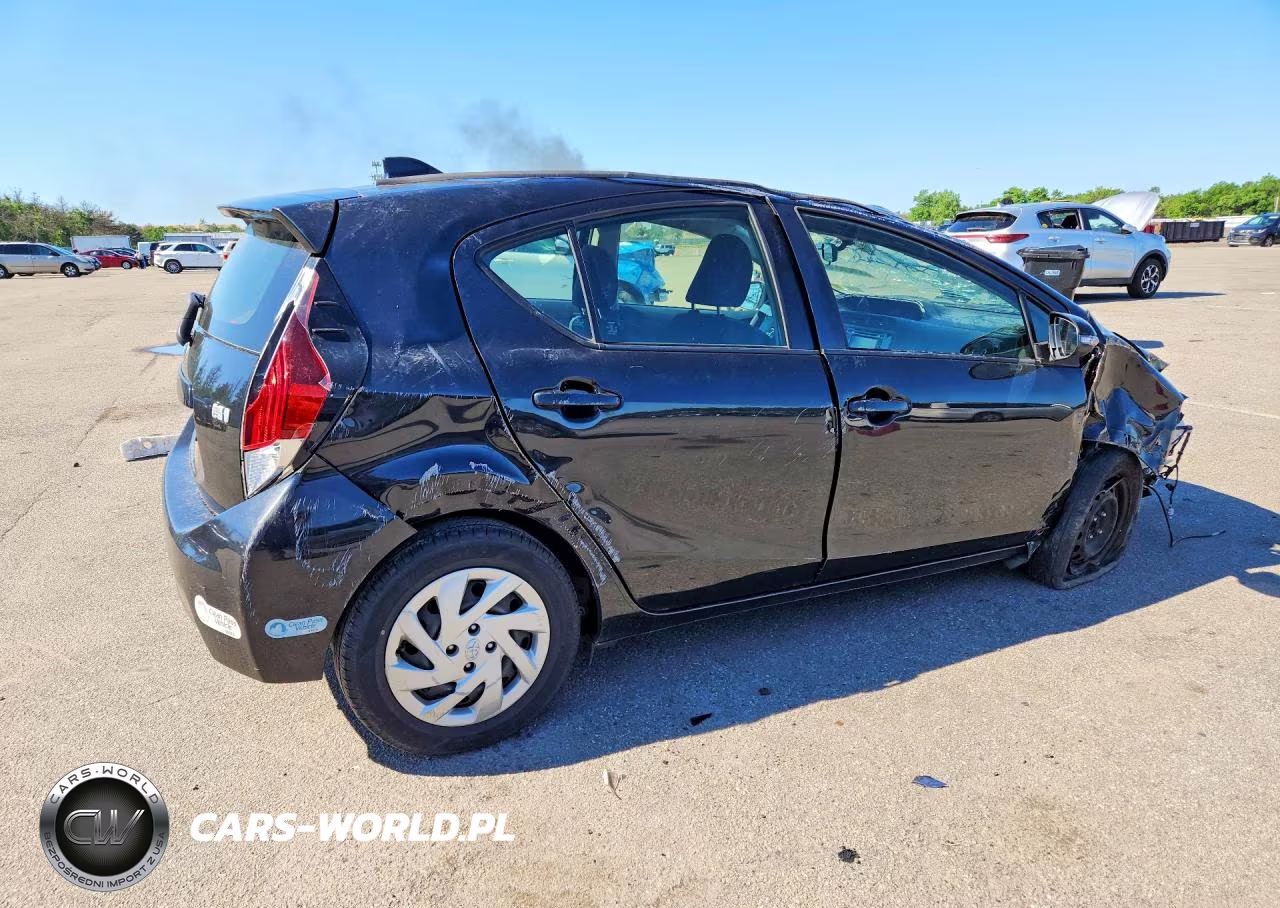 2015 Toyota Prius C Two VIN:JTDKDTB32F1104577 - 3