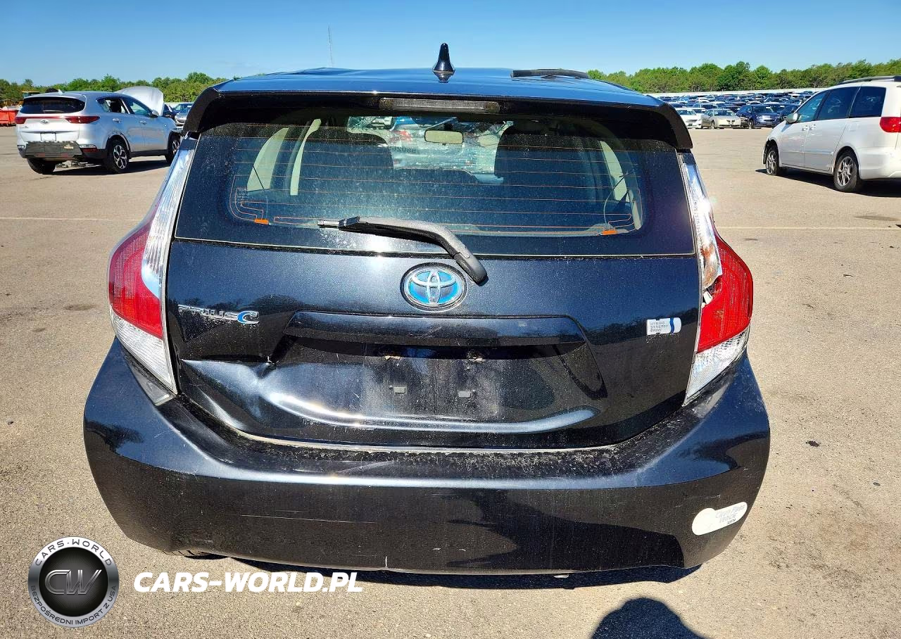 2015 Toyota Prius C Two VIN:JTDKDTB32F1104577 - 6