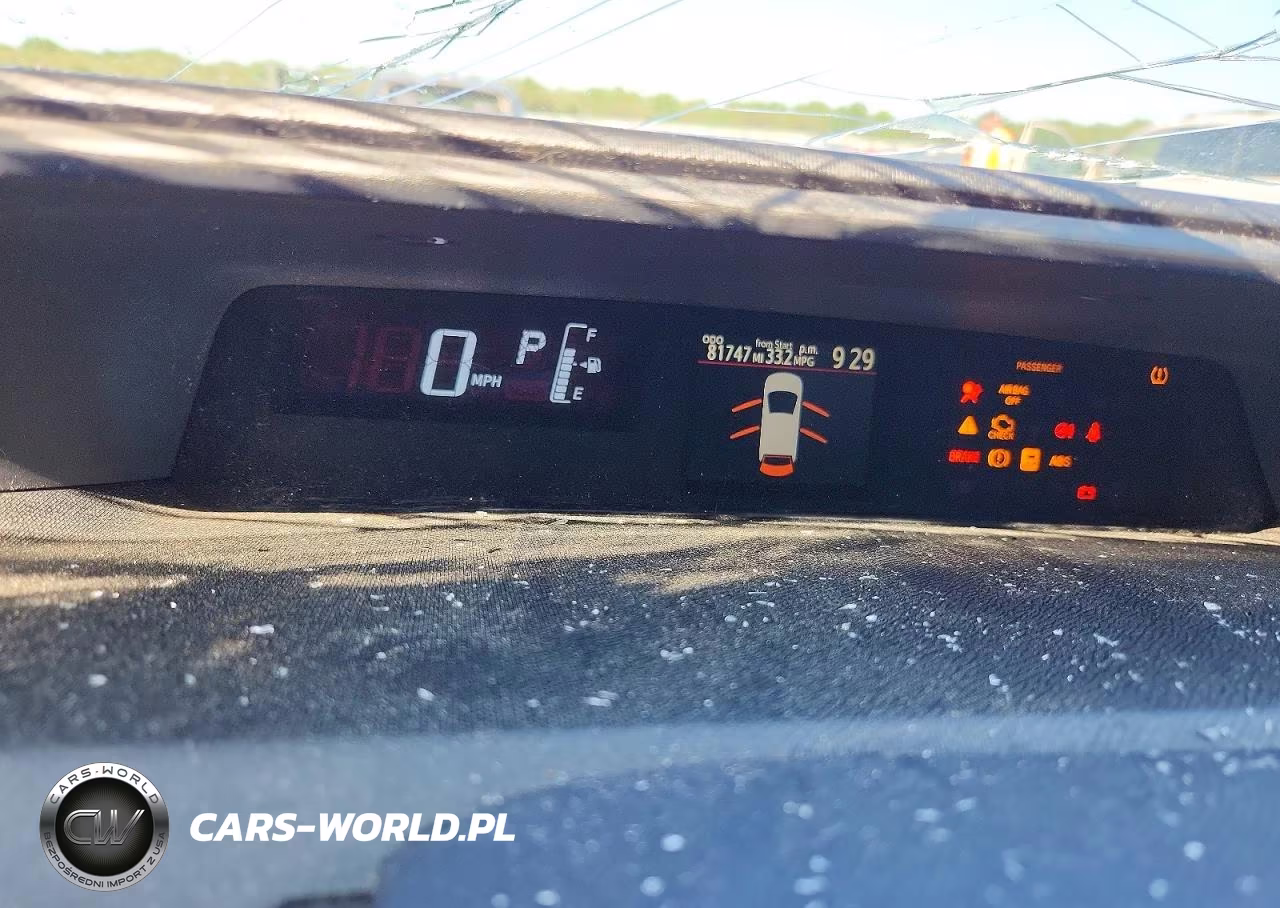 2015 Toyota Prius C Two VIN:JTDKDTB32F1104577 - 9