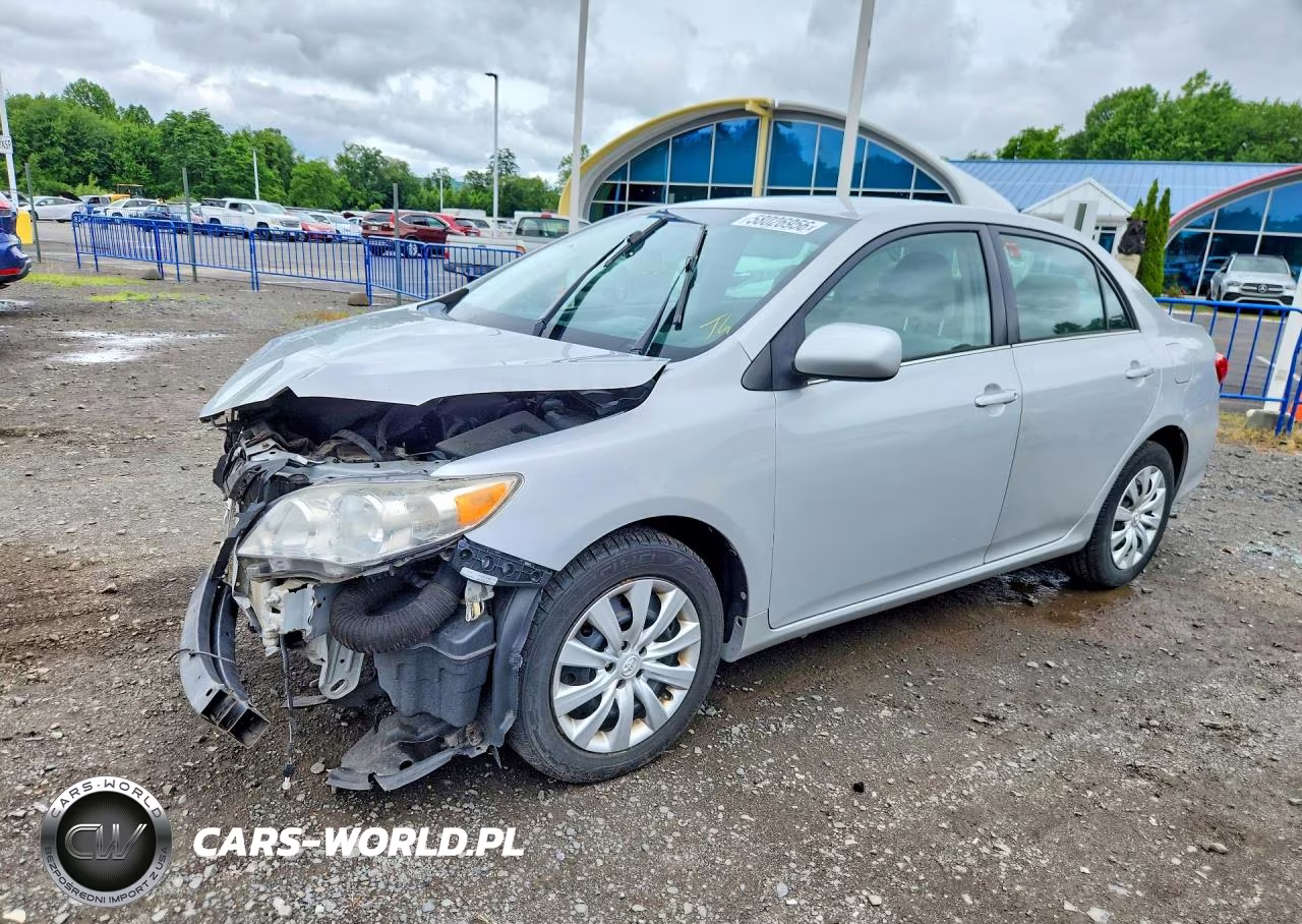 2013 Toyota Corolla Le – zdjęcie 1 z 12