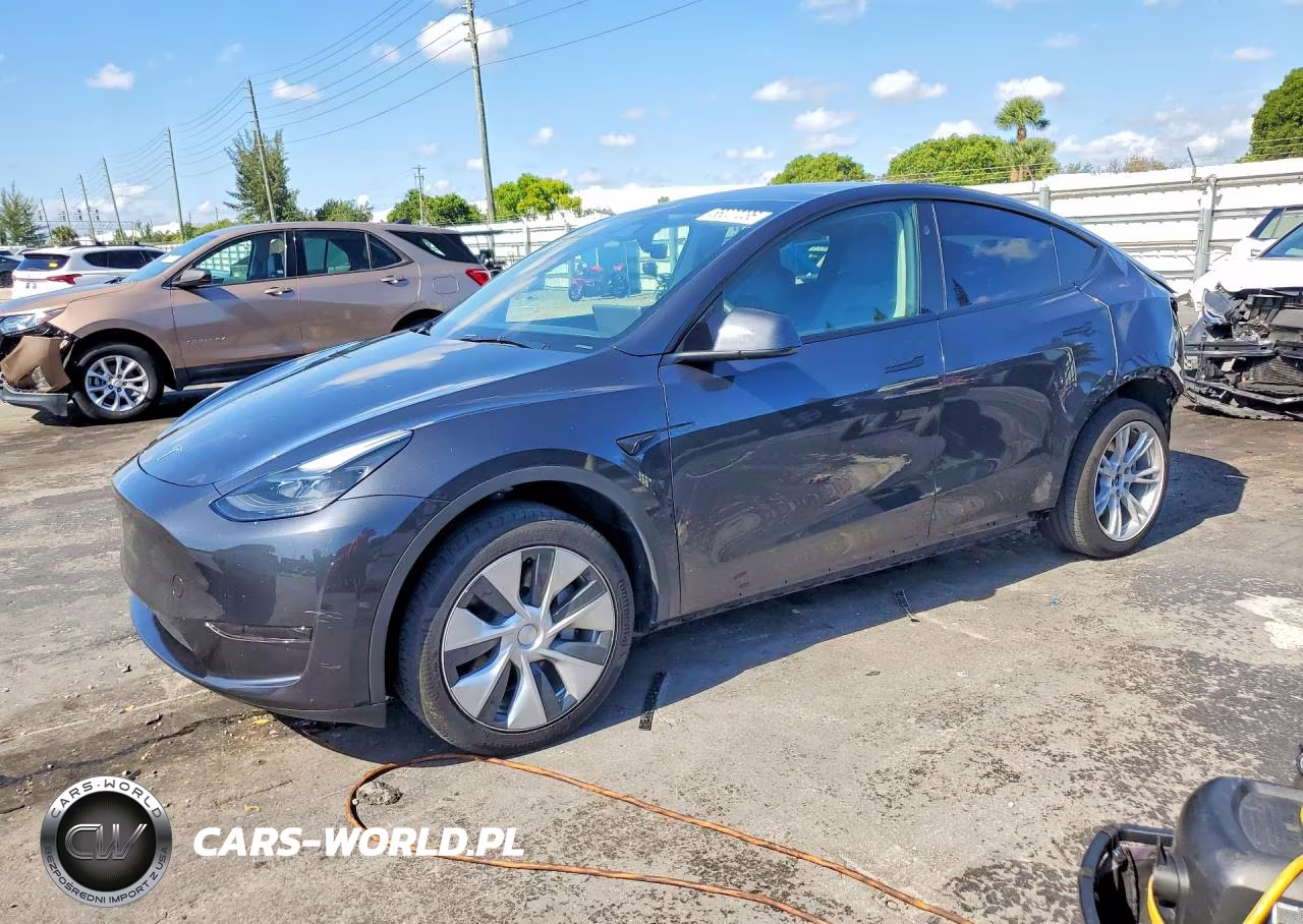 2024 Tesla Model Y – zdjęcie 1 z 13
