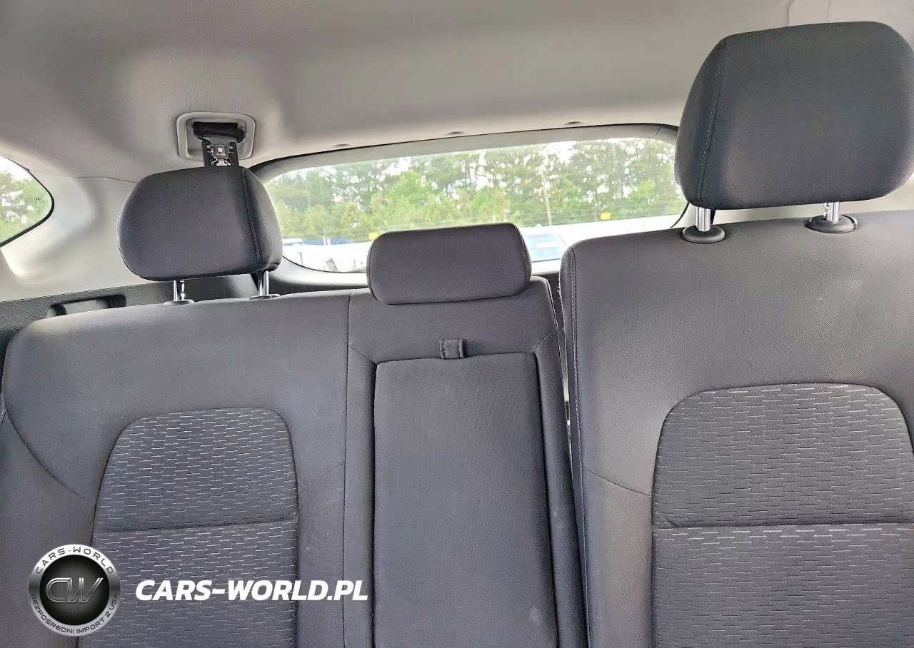 2019 Hyundai Tucson Value VIN:KM8J33A46KU938140 - 10